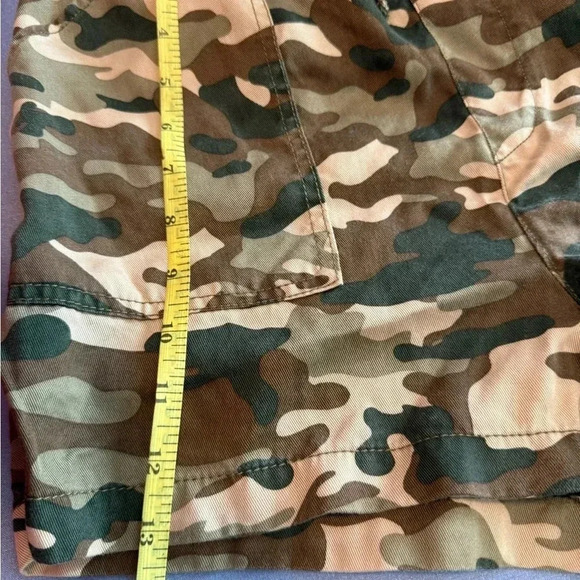 Love Tree Cream and Green Camouflage Cargo Shorts - Picture 5 of 5